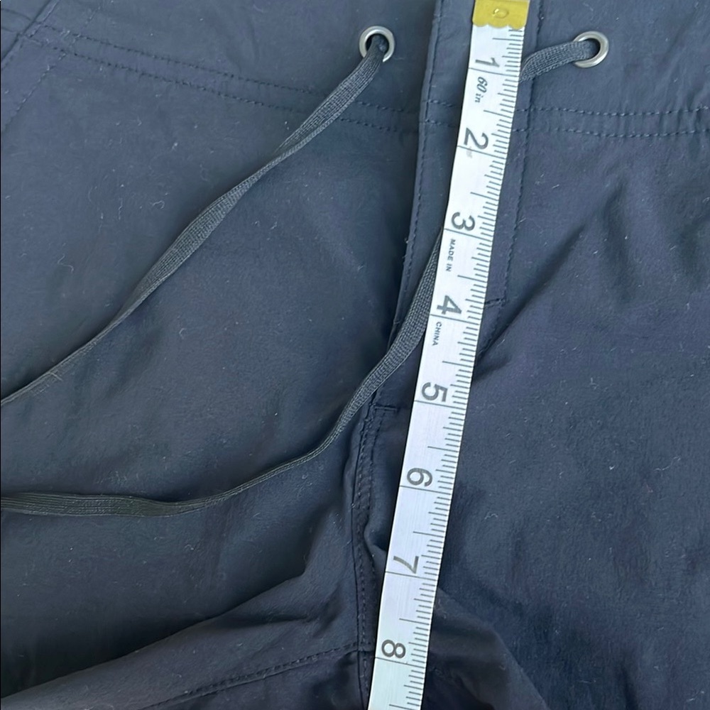 Like new Columbia Black Athletic capris Classic Fit - Picture 8 of 13